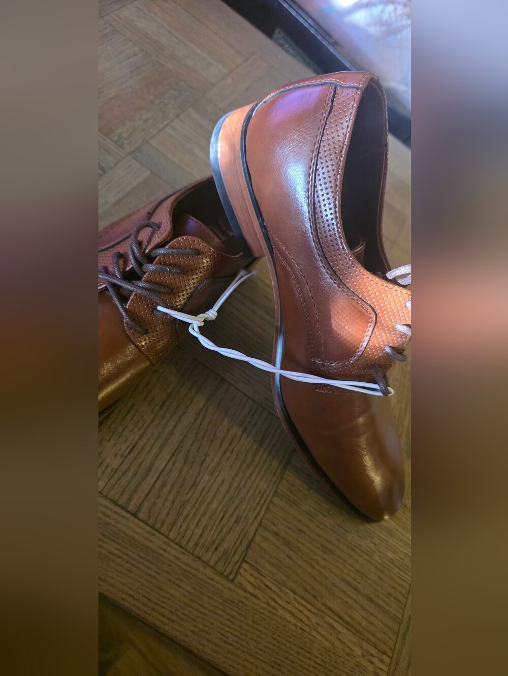 GUESS Men’s Brown Leather Dress Oxfords - Picture 5 of 9